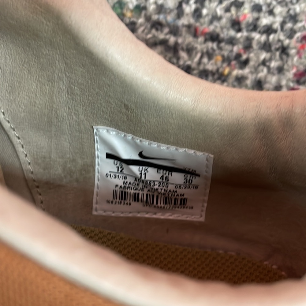 Nike - Picture 5 of 7